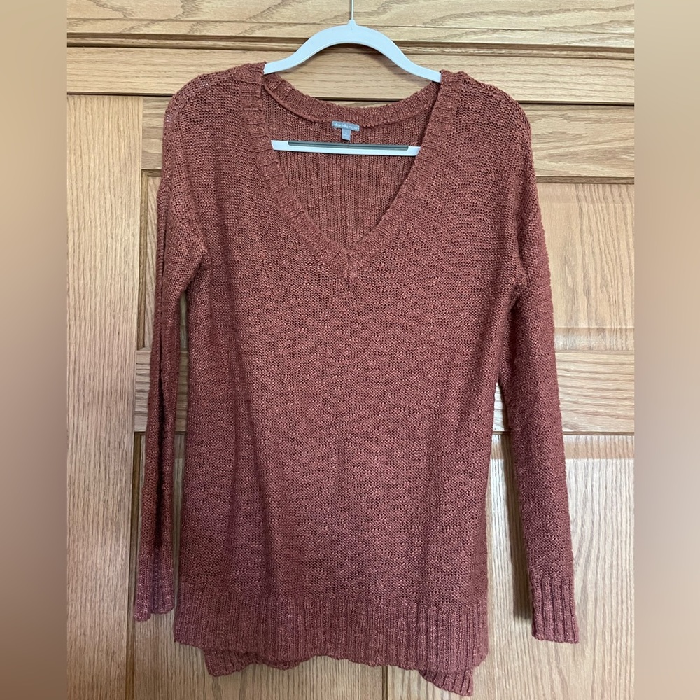 Women’s light sweater. Size small.